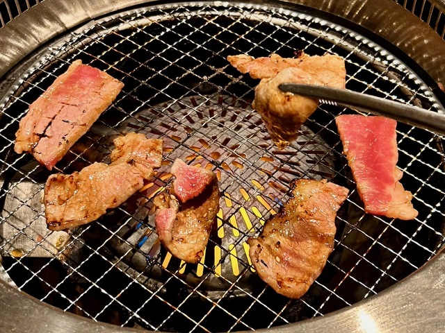 【牛角】いろいろな肉の食べ放題ができるのが牛角の魅力。それにデザートの食べ放題がセットになった