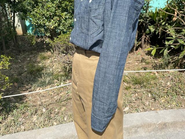【ワークマン コットンスラブシャンブレー長袖シャツ】袖は長めなので、折ったほうが良いかも