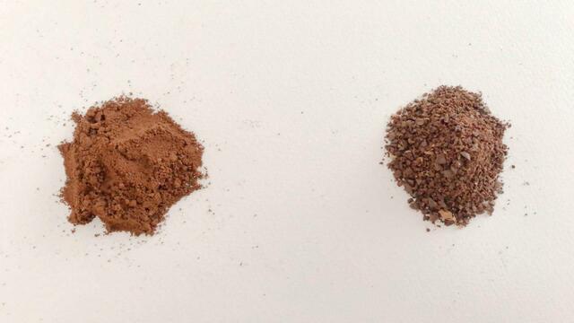 【MonoMaster(モノマスター)5月号特別付録はスヌーピーデザインのコーヒーミルとミニ缶】右が粗挽き、左が細挽きです。