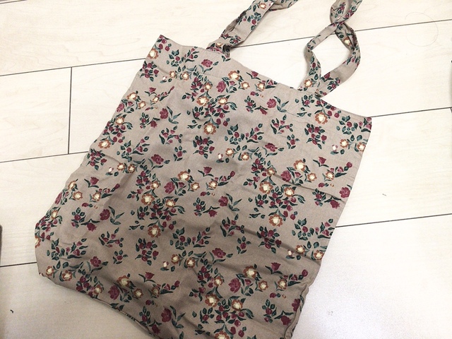 【UNIQLO（ユニクロ） エコフレンドリーバッグ】花柄がレトロ