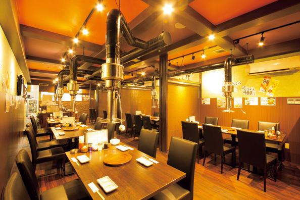 炭火焼肉コリアンハウス（大通エリア）　内観　全席無煙ロースター完備。ランチタイムでもガッツリ焼肉を！