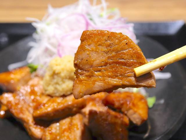 マグロのしょうが焼き定食 1000円(税込)
