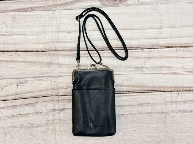 トレンドカラーのブラウンがおしゃれなスマホショルダー!