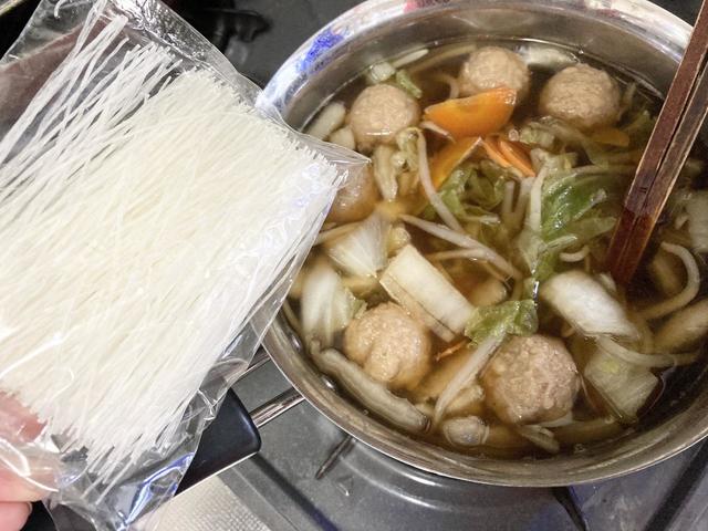 【業務スーパー】肉団子たっぷりスープ／はるさめは食べる分だけ入れるのが◎