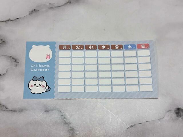 月と日にちは自分で書き込める仕様。香箱座りをしたハチワレがかわいすぎる〜！