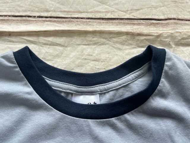 ネイビーのパイピングがレトロキュートなリンガーTシャツデザイン