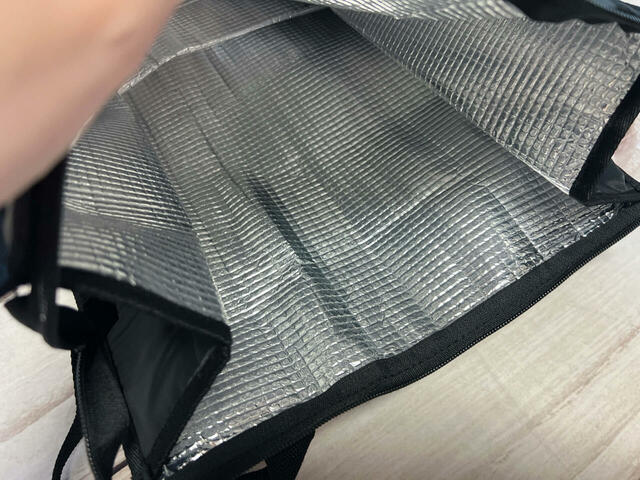 内側はアルミ蒸着でしっかり保冷が可能！