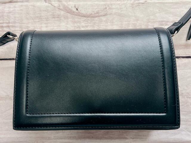 今回チョイスしたのは大人っぽいブラック