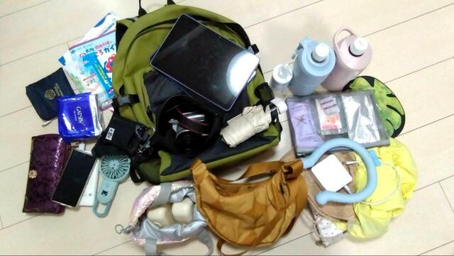 【ワークマン リフレクトソフトPUリュック】家族で万博に行くことを想定して荷物を20点以上詰めても余裕!一眼カメラやタブレットなど大きめのものもしっかり入りました