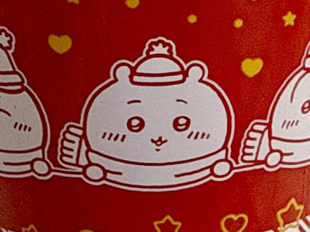 ニット帽とマフラーに身を包んだちいかわ。かわいい！