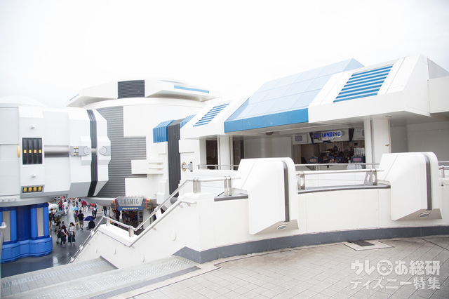 階段を上った先にあります。