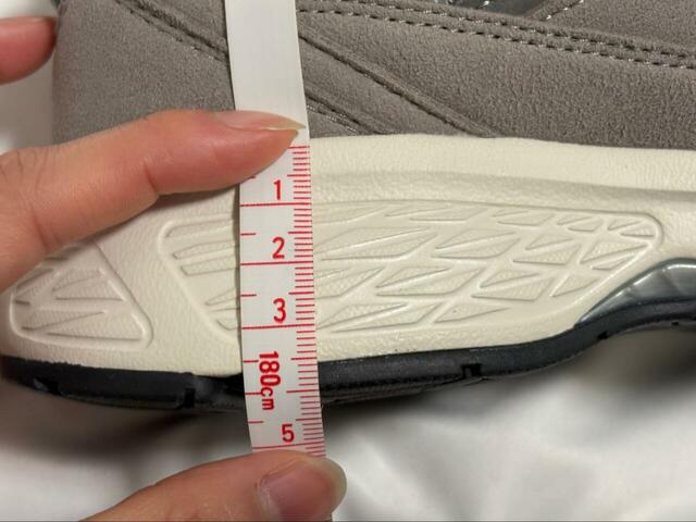 【ワークマン　ハイバウンスバラストウォーク】ソールは一番高いところで約4cmです