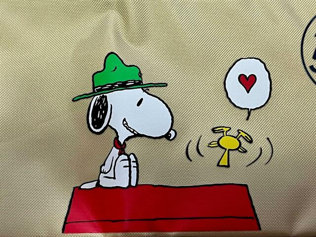 いつもと違う出立ちのスヌーピーは、なんとビーグル・スカウト仕様なんです！帽子とスカーフがキュート♪