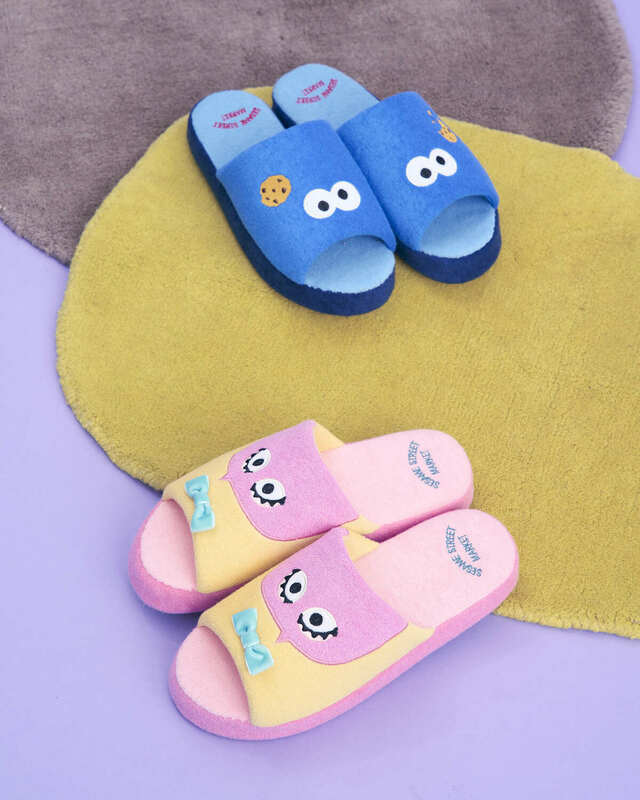 パイルルームシューズ（上より：ブルー、ピンク）全2種／3,850円