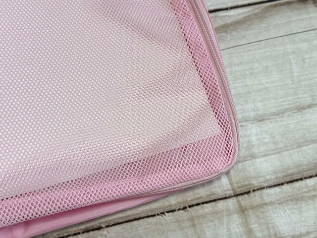 右側はメッシュ生地