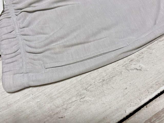 両サイドにはポケット付き！