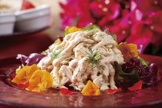 「鶏ムネ肉のトンナートソース」＜期間：2026年1月10日～3月31日＞【【予約受付中】イタリアの味わいを苺とともに♪京王プラザホテル八王子の「心躍るイタリアの美食×ストロベリースイーツ」】