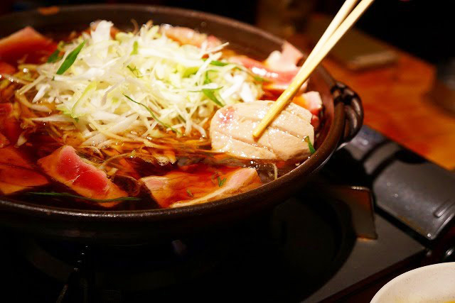 魚金 本店／まぐろ鍋　　醤油出汁のいい香りがしています