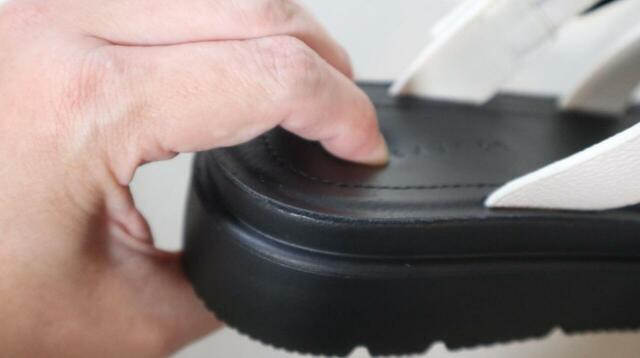 【LOWRYS FARM カンドウフィットグルカ】足底も合皮素材で適度なクッション性があります