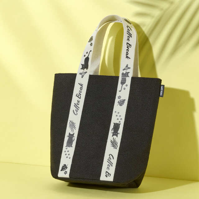 【カフェ・ベローチェ「黒ねこ サマーバッグ2025」】シックで落ち着いた印象のシャノアールブラックはオンライン限定