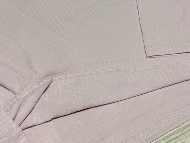 体温を利用して蓄熱する仕組みなため、素肌での着用が推奨されています。素肌に直接着ても肌触りは抜群！