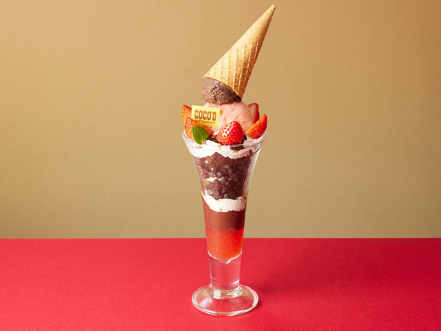 ココス「いちごのトリプルアイスパフェ（1,188円）」