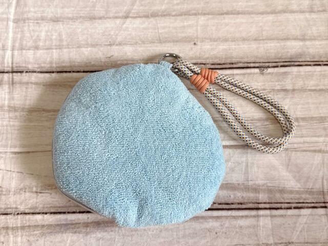 背面は装飾がないシンプルなデザイン