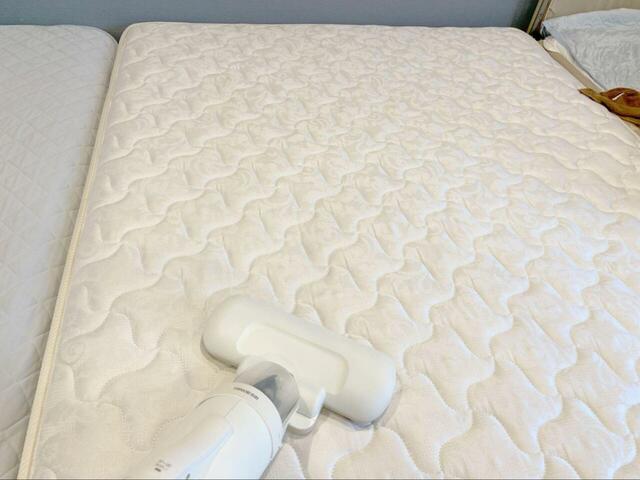 【アイリスオーヤマ 布団クリーナーハイパワー】寝具周りの掃除開始！