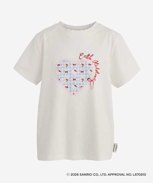 【Cath Kidston × Hello Kitty】ベーシックTシャツ White 7,700円／ブランドの象徴「Provence Rose」と手描きのギンガムチェックを組み合わせた「Hello Kitty Gingham Provence」デザイン