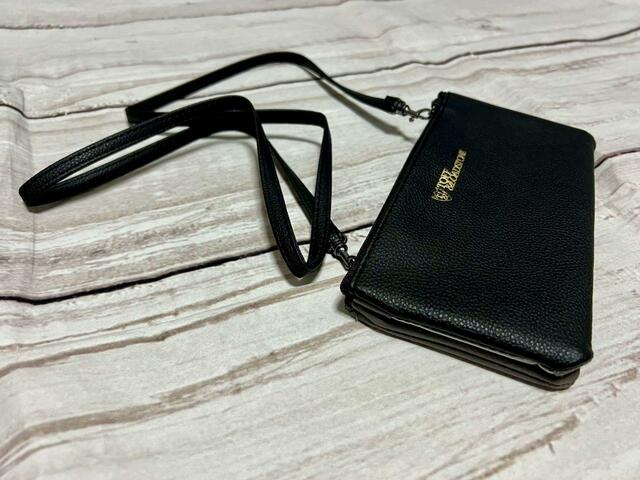 4つ目の使い方。スナップボタンを留めるだけでドッキングポシェットに早変わり！