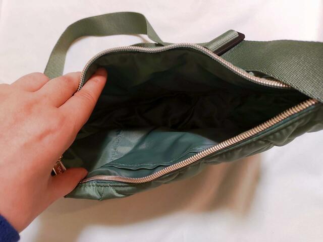 表面よりやや暗めの「グリーンカラー」