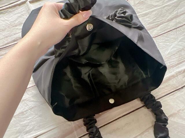 内側はポリエステル生地の裏地付き