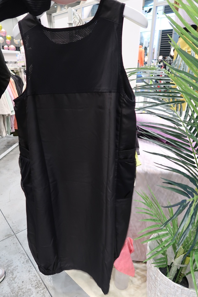 【ワークマン　レディースアクティブセットアップ】カラーはカーキとブラックの2色展開