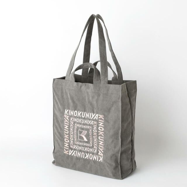 【紀ノ国屋　コーデュロイトート】サイズは（約）タテ40×ヨコ35×マチ13cｍ。A4サイズの書類やノートPCも入ります