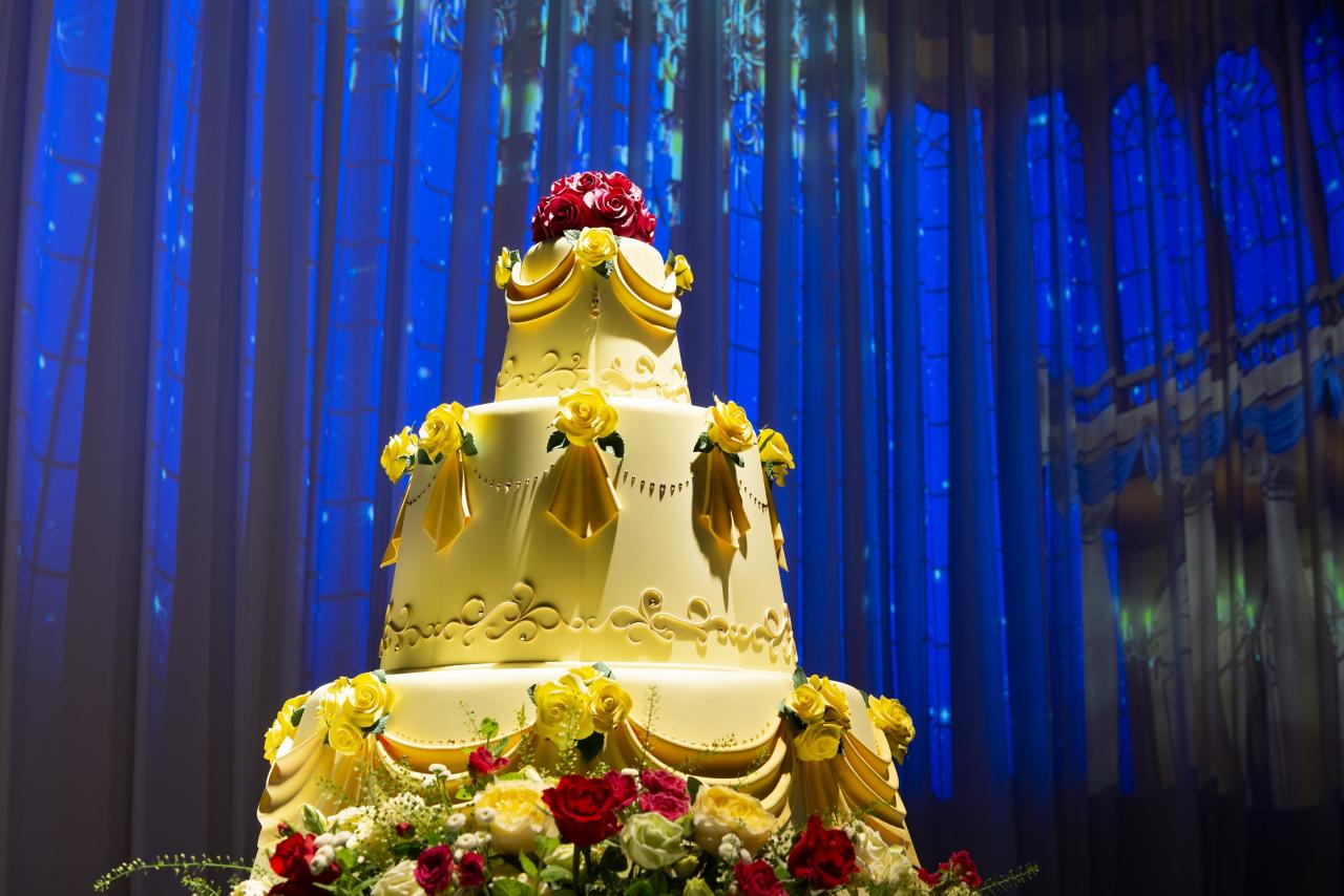 ディズニー結婚式 思わずうっとり アンバサダーホテル 新ウェディングドレス が美しい 写真 7 19 ディズニー特集 ウレぴあ総研