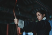 Netflixシリーズ『トングン ー呪いの宮ー』独占配信中
