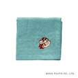 【ペコちゃん×スーベニール】「ペコちゃん刺繍ハンカチブルー」990円／落ち着いた色合いのハンカチです