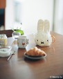 【ミッフィー / studio CLIP×Dick Bruna】ニットポットカバー2,750円、マグカップ 2,490円（第2弾での発売）