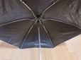 【GLOBAL WORK 晴雨兼用推しごとカラーミー傘】折りたたみ傘は全長約48cm。内側は黒色で、晴れの日は照り返しや眩しさを軽減できます
