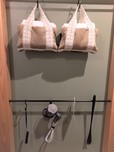 【OMO5東京大塚 by 星野リゾート】ドライヤーやタオルは壁に吊り下げられています