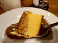 【タリーズコーヒー　シナモンパンプキンチーズケーキ】北海道産えびすかぼちゃの上品な甘みにシナモンをきかせ、クランブル生地を合わせたベイクドチーズケーキ