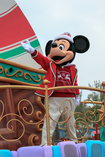 TDL】ミッキーとホリデーを楽しもう! ミッキーしか見てない「ディズニー・クリスマス・ストーリーズ」偏愛レポ（1/3） - ディズニー特集  -ウレぴあ総研