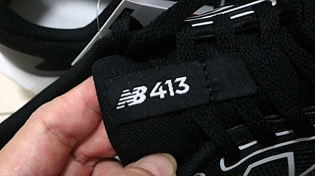 【ニューバランス ランニングシューズ W413】ベロの部分に施されたモデルナンバーも印象的!