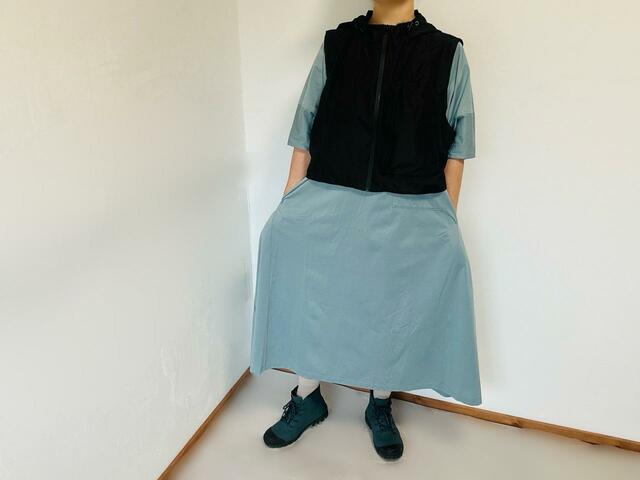 【ワークマン　レディースアクティブセットアップ】ベストのファスナーを閉じてワンピースと合わせてみました