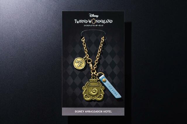 オリジナルチャーム｜『ディズニー ツイステッドワンダーランド』スペシャルコース at エンパイア・グリル ～オクタヴィネル～ 13,000円｜ディズニーアンバサダーホテル