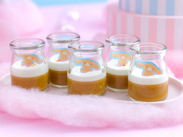 「​​​”カプチーノ”のお昼寝コーヒーラテプリン」＜期間：2026年7月1日～8月31日＞【【シナモロール×ホテルニューオータニ大阪】予約殺到のコラボスイーツビュッフェが、好評につき2026年8月31日まで開催期間延長！】