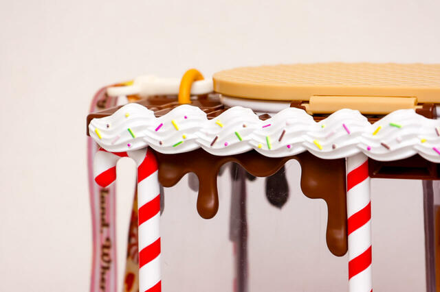 ポップコーン、バケット付き 2800円｜ホイップとチョコレート風