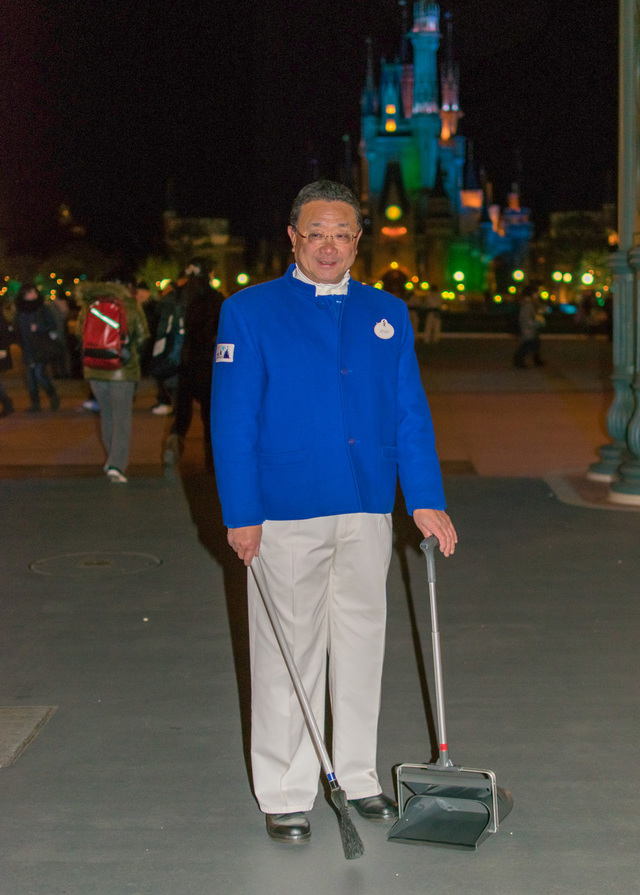 カストーディアル姿の上西社長|TDLサンクスデー2016