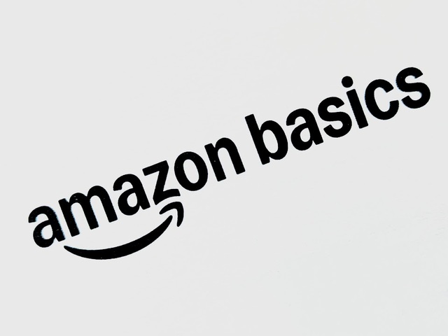 【Amazon basics　3段スチールラック キャスター付き】日用品から家具まで幅広く展開されているAmazonのプライベートブランド「Amazon basics（アマゾンベーシック）」