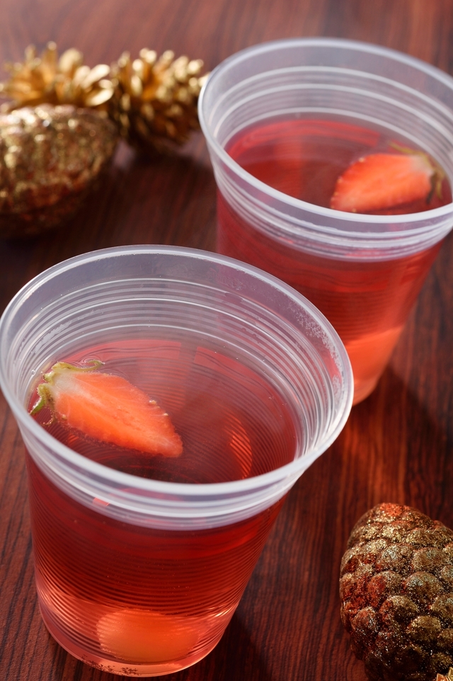 ホットワイン（ロゼ） ¥６80｜販売店舗「バーナクル・ビルズ」｜東京ディズニーシー「クリスマス・ウィッシュ」（2016年）スペシャルメニュー